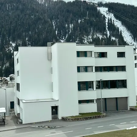 Anna Promenade 54 ダヴォス・プラッツ